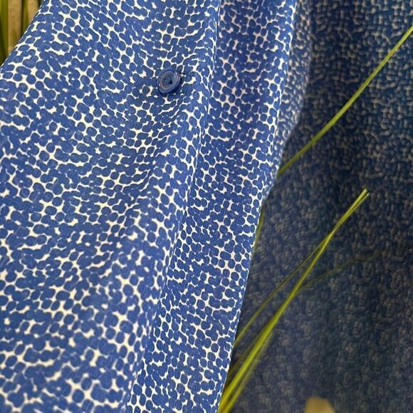 #98 a.n.a blue/white Long adjustable sleeve semi sheer, printed top size 3X - Picture 7 of 8